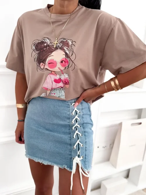 T-shirt damski oversize z dziewczęcym nadrukiem